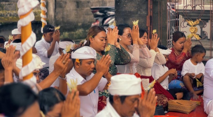 Piodalan Padmasana Kantor Desa Melinggih
